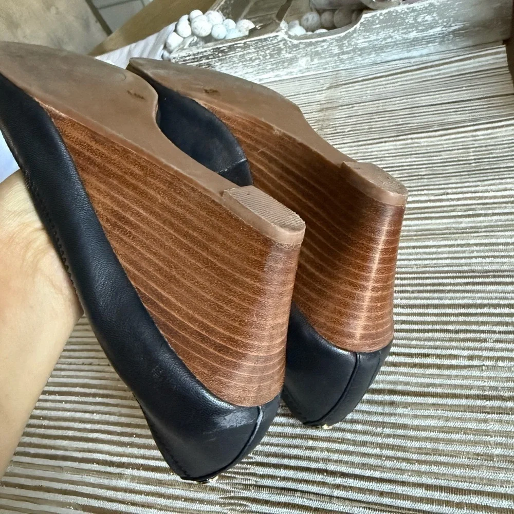Tory Burch Open Toe Black Leather Wood Wedge Heel Shoes Size 8.5m